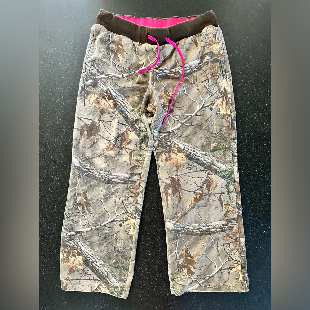 Women’s camo sweats or pj pants